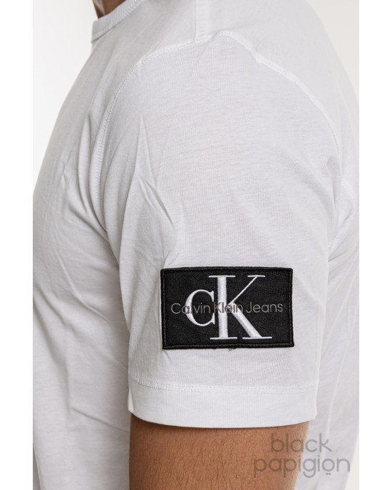 T-Shirt Calvin Klein άσπρο ΚΟΝΤΟΜΑΝΙΚΕΣ