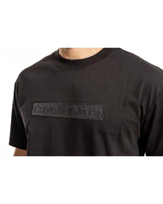 T-shirt Calvin Klein μαύρο ΚΟΝΤΟΜΑΝΙΚΕΣ