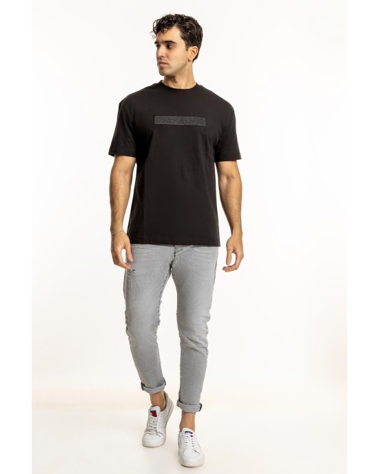 T-shirt Calvin Klein μαύρο ΚΟΝΤΟΜΑΝΙΚΕΣ