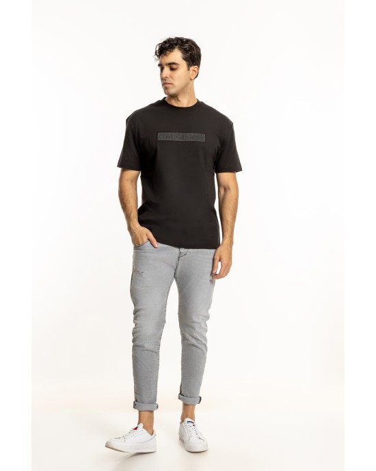 T-shirt Calvin Klein μαύρο ΚΟΝΤΟΜΑΝΙΚΕΣ